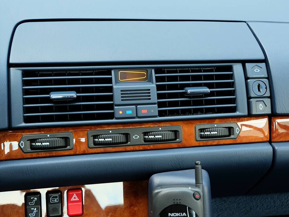 Image 37/70 de Mercedes-Benz CL 500 (1997)