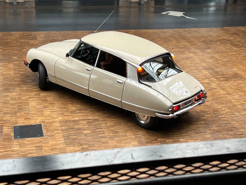 Image 14/25 of Citroën DS 20 Pallas (1972)