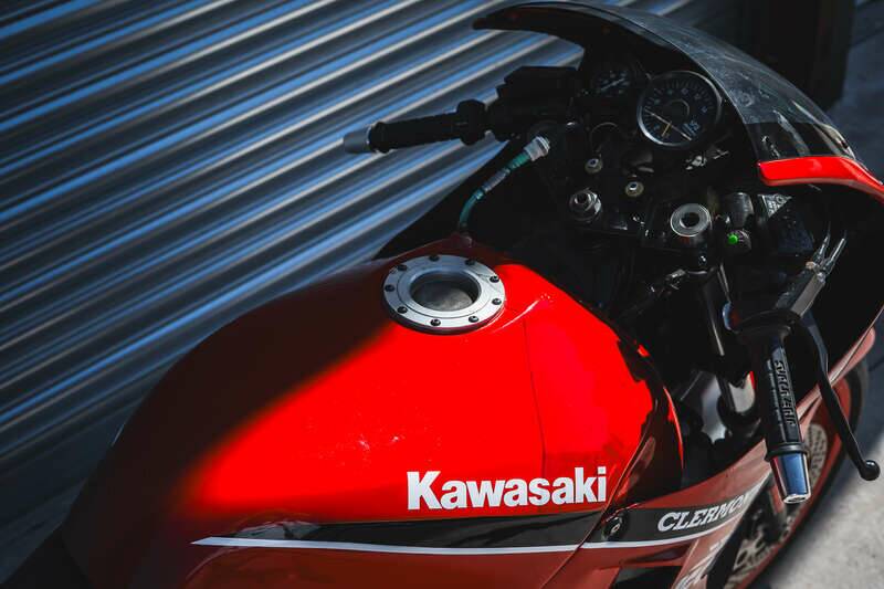 Image 13/50 of Kawasaki GPX 750R (1987)