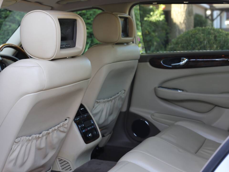 Imagen 32/77 de Jaguar XJ 8 4.2 (2005)