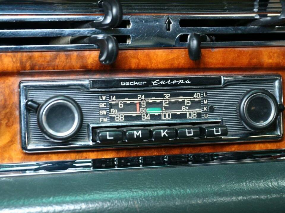 Image 21/49 of Mercedes-Benz 280 SE (1970)