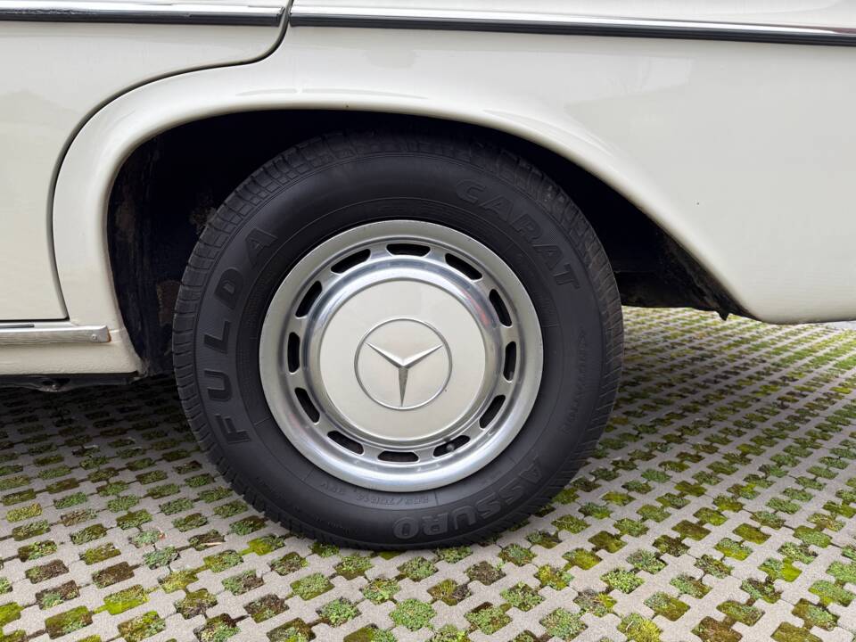 Image 7/44 of Mercedes-Benz 280 SEL 3,5 (1971)