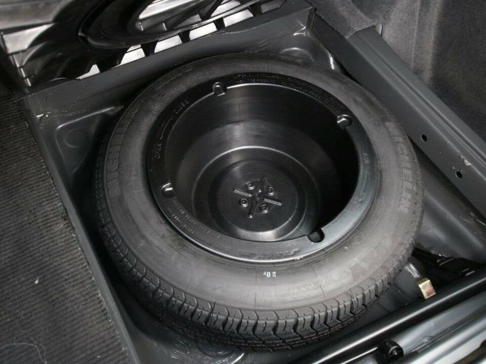 Afbeelding 37/50 van Mercedes-Benz 230 CE (1988)