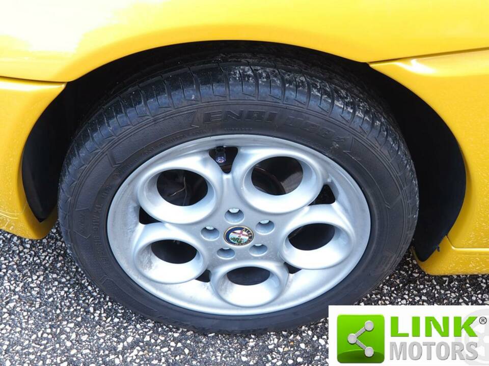 Bild 9/10 von Alfa Romeo Spider 1.8 Twin Spark (2000)