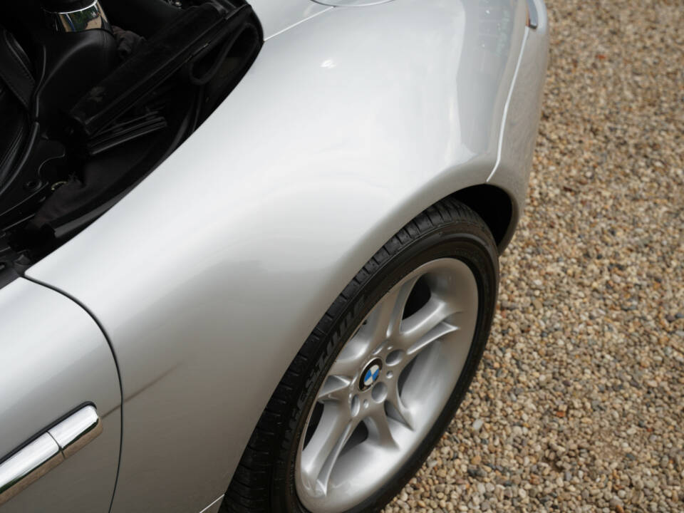 Image 34/50 of BMW Z8 (2000)