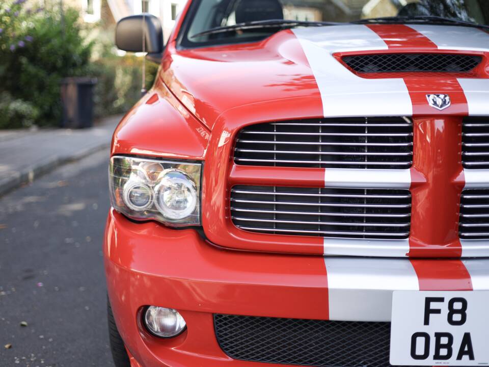 Image 24/82 of Dodge Ram SRT 10 (2005)