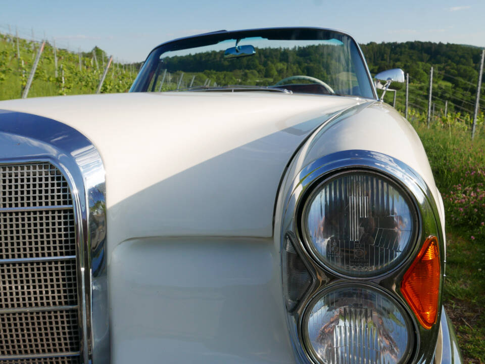 Imagen 29/56 de Mercedes-Benz 220 SE b (1962)