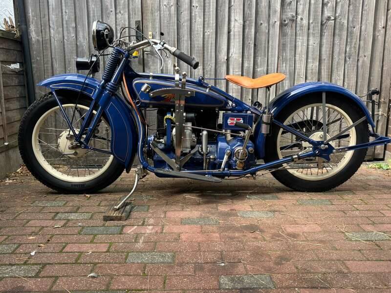 Image 2/15 of Henderson De Luxe 1200 (1928)
