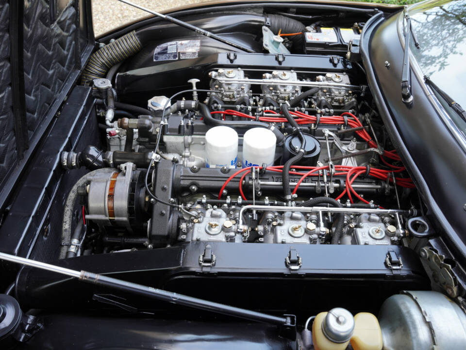 Image 15/50 of Ferrari 365 GTC&#x2F;4 (1972)