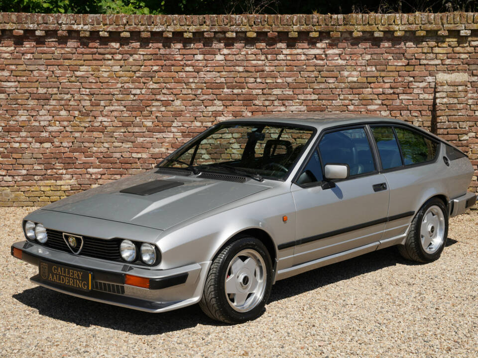 Image 47/50 of Alfa Romeo GTV 6 2.5 (1983)