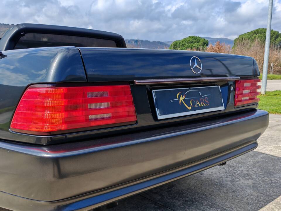 Image 26/42 of Mercedes-Benz 300 SL-24 (1992)