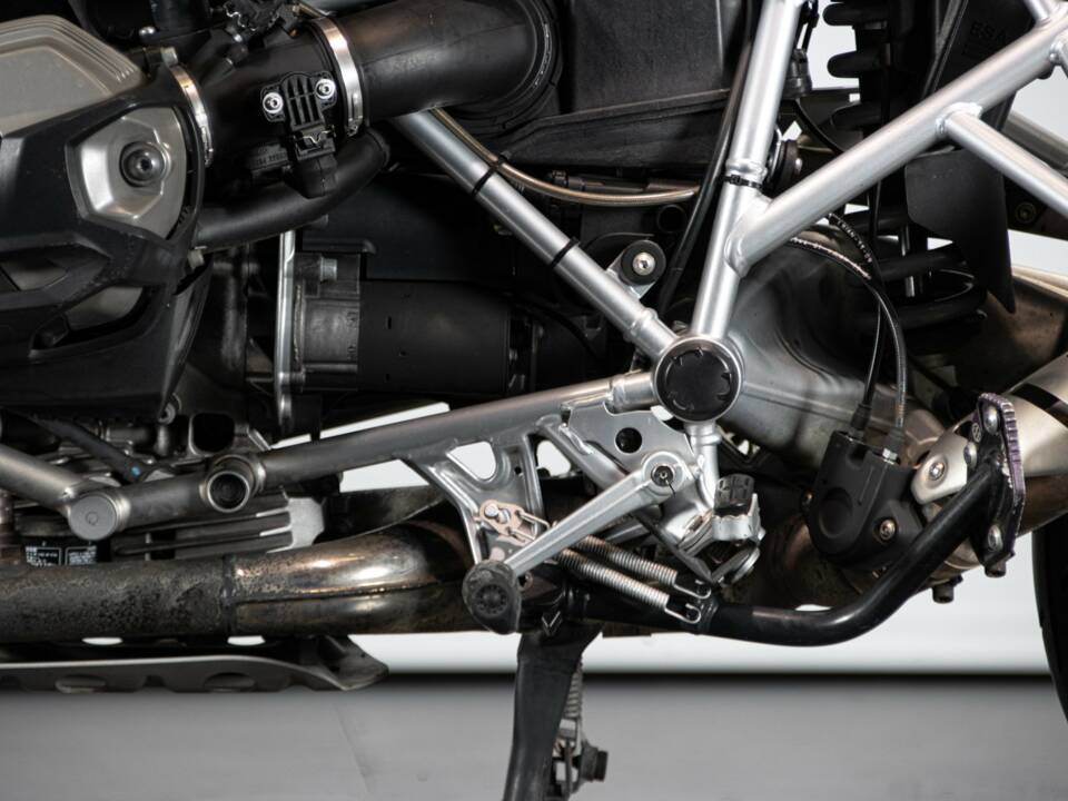 Image 18/50 of BMW DUMMY (2010)