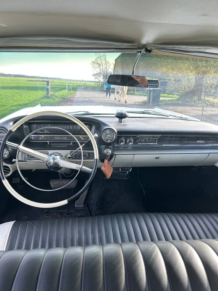Image 16/56 of Cadillac Sedan DeVille (1959)