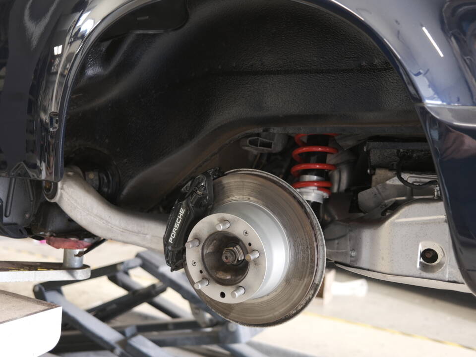 Image 95/97 of Porsche 911 Carrera 4 (1991)