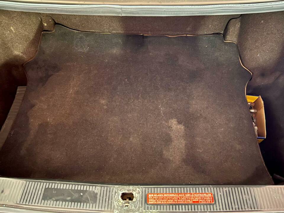 Image 17/30 of Mercedes-Benz 380 SE (1985)