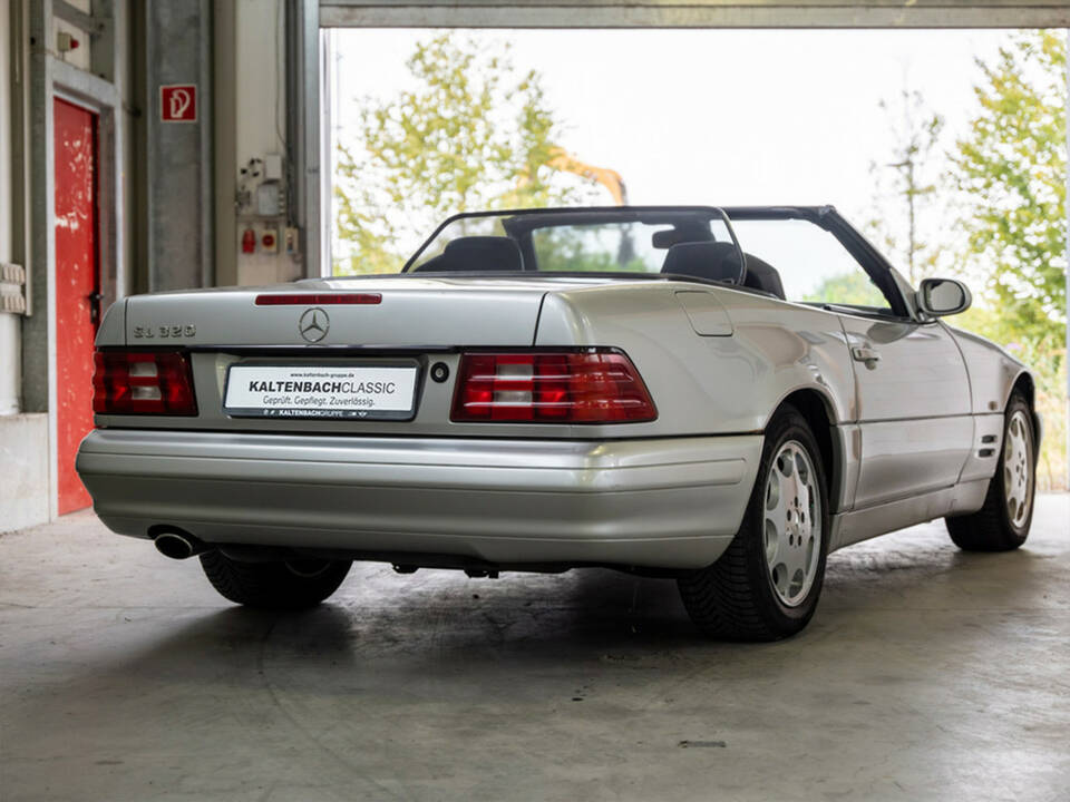 Immagine 2/50 di Mercedes-Benz SL 320 (1998)