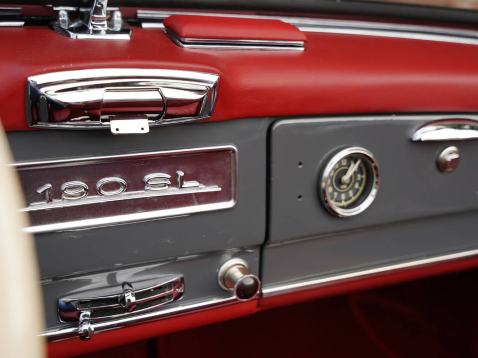 Image 47/50 of Mercedes-Benz 190 SL (1957)