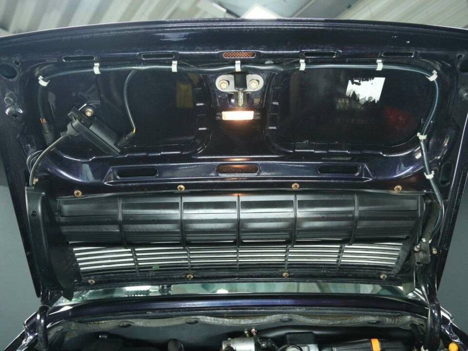 Immagine 37/50 di Porsche 911 Carrera 4 (1993)