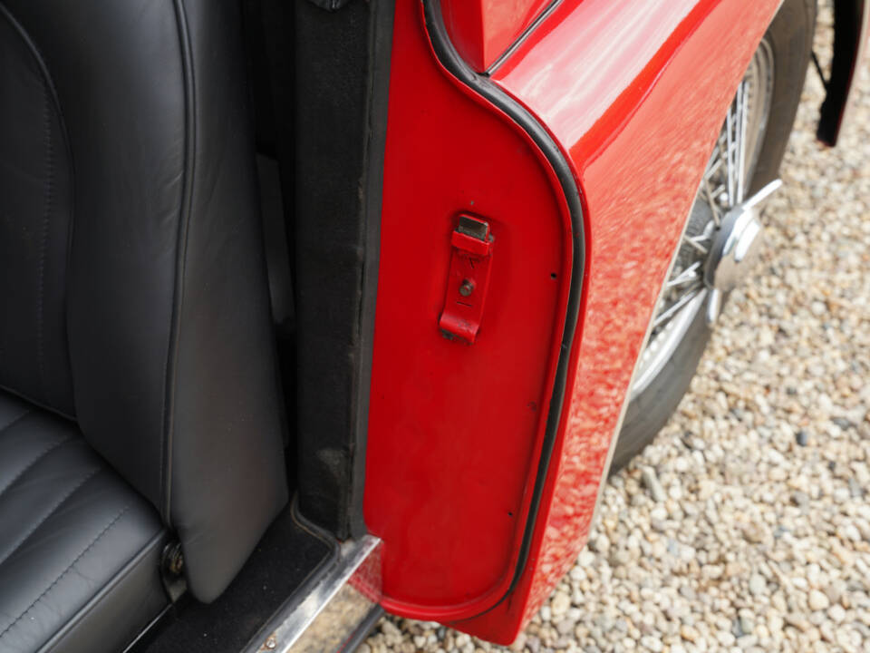 Image 19/50 of Jaguar XK 150 DHC (1960)