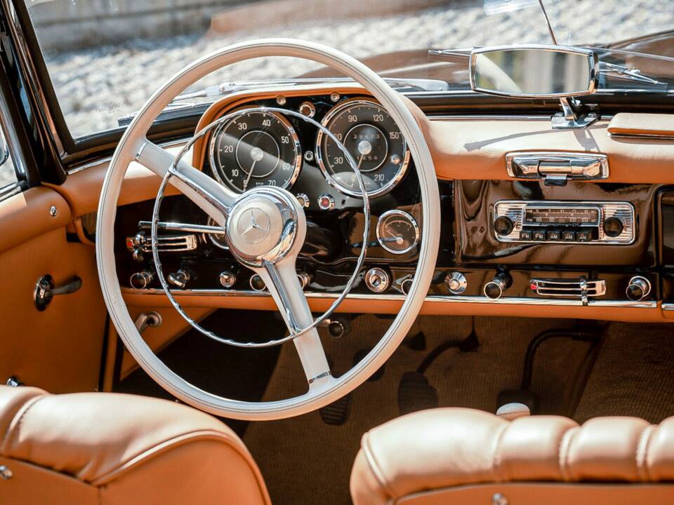Image 37/42 of Mercedes-Benz 190 SL (1961)