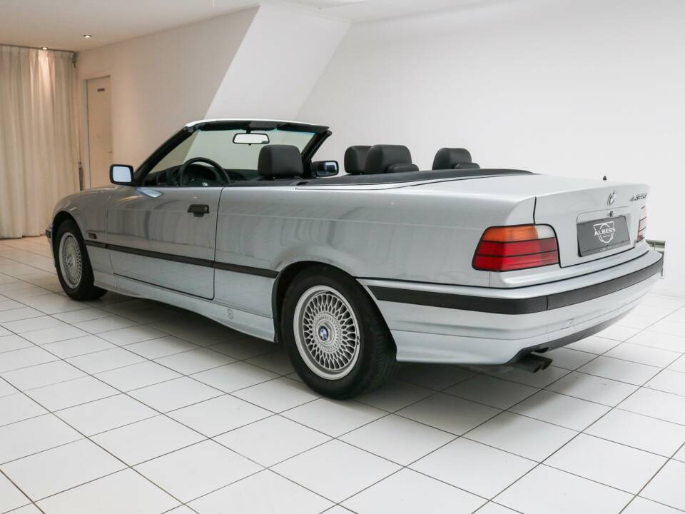 Imagen 3/28 de BMW 325i (1994)
