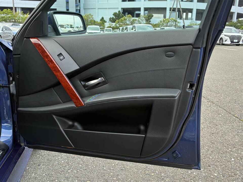 Immagine 39/62 di ALPINA B5 (2007)