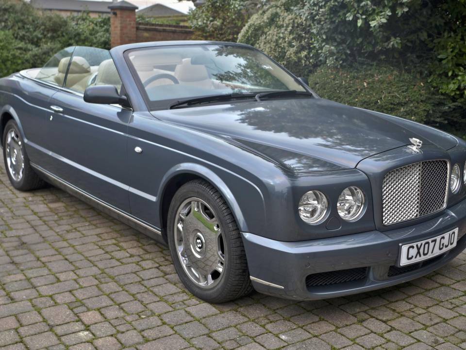 Image 18/50 of Bentley Azure (2007)