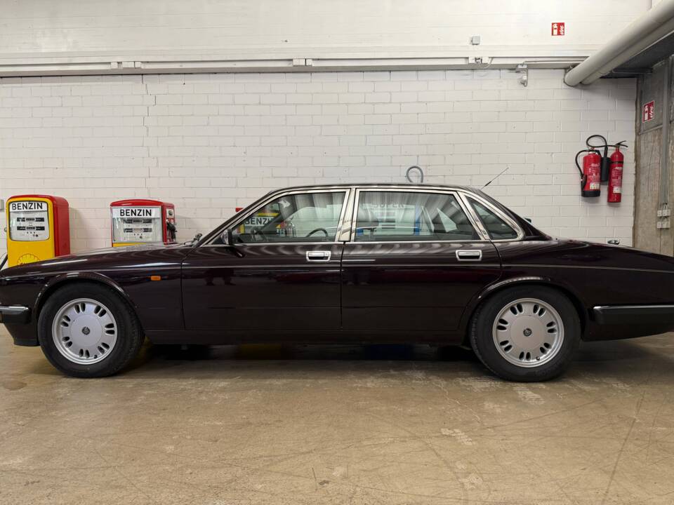 Image 1/21 of Jaguar XJ 6 4.0 Sovereign (1995)