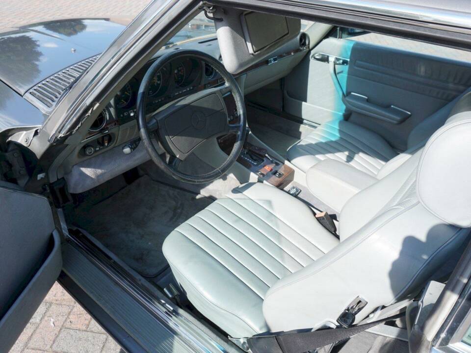 Image 17/36 de Mercedes-Benz 560 SL (1986)