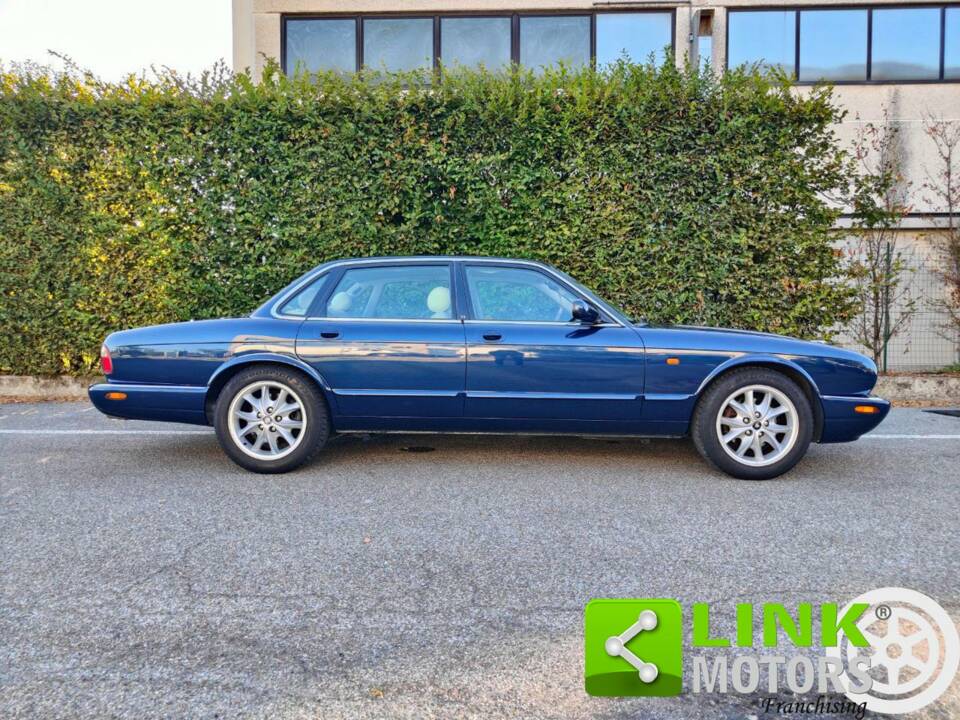 Imagen 9/10 de Jaguar XJ 8 4.0 Executive (1998)