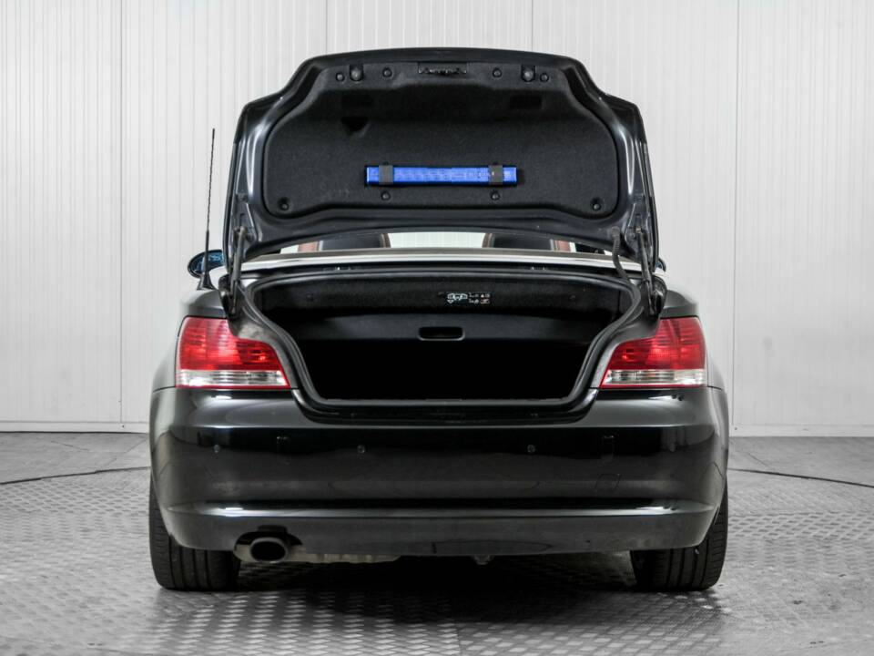 Image 41/50 de BMW 120i (2008)