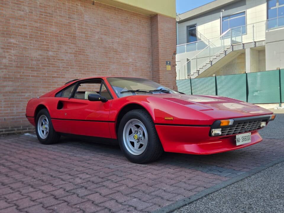 Image 13/95 of Ferrari 308 GTBi Quattrovalvole (1984)