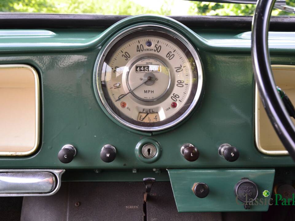 Image 27/50 of Morris Minor 1000 Traveller (1964)