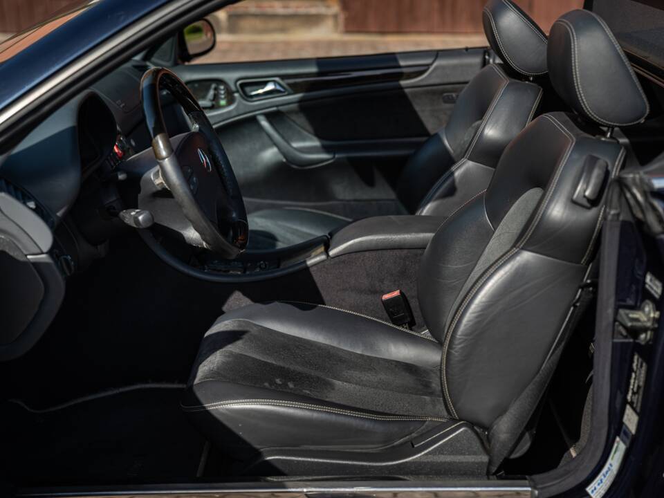 Bild 33/61 von Mercedes-Benz CLK 320 (2002)
