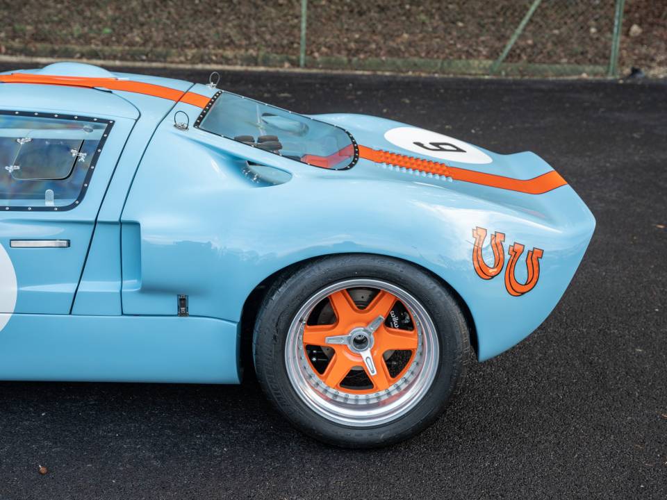 Image 6/32 of Ford GT40 (1965)