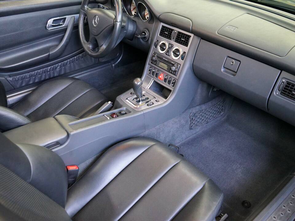 Image 18/33 de Mercedes-Benz SLK 320 (2000)