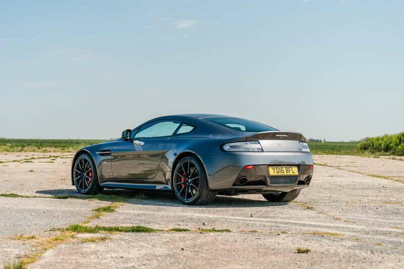 Image 4/50 de Aston Martin V12 Vantage S (2016)