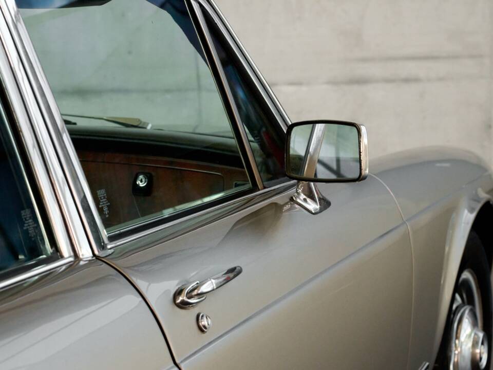 Bild 36/50 von Jaguar XJ 6 L 4.2 (1975)