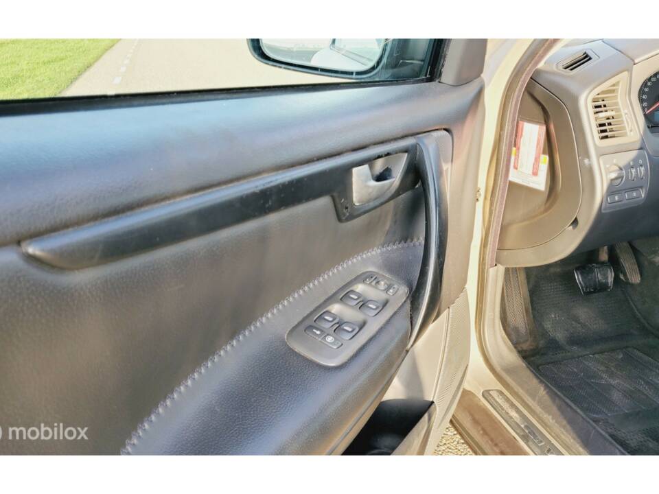 Bild 18/29 von Volvo XC70 2.4T (2001)