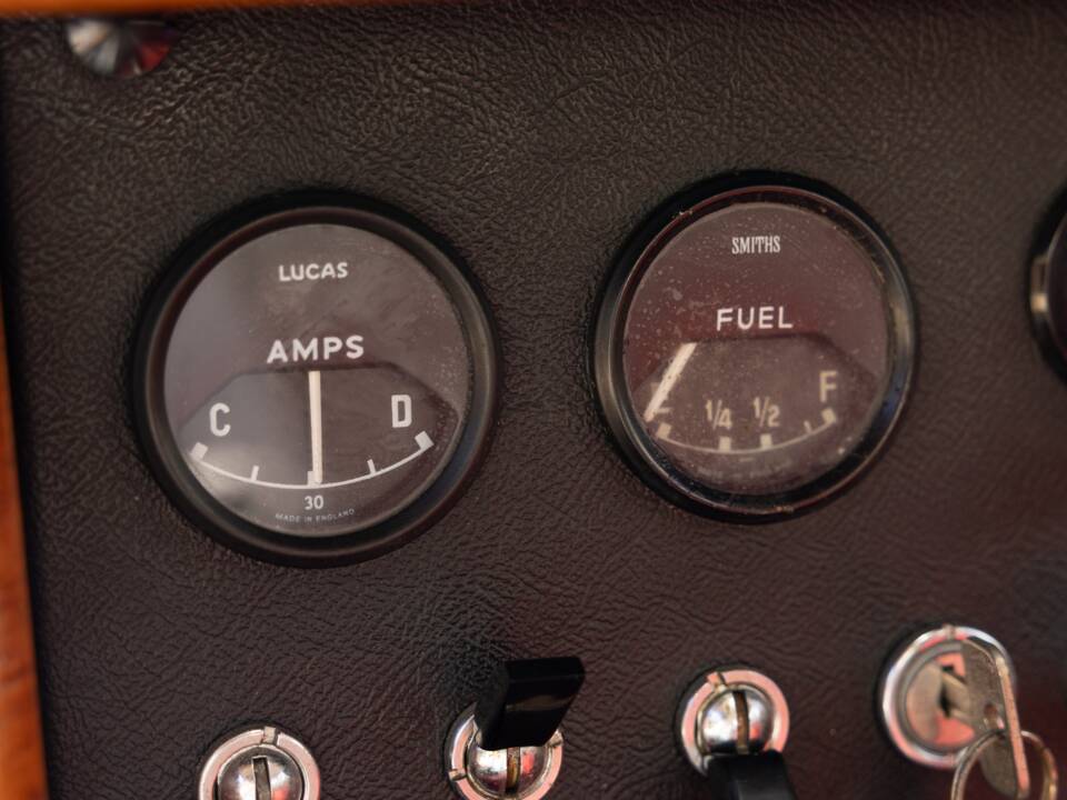 Image 30/50 of Jaguar Mk II 2.4 (1967)