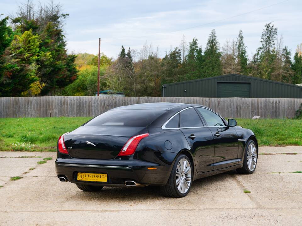 Bild 15/50 von Jaguar XJ 5.0 (2011)