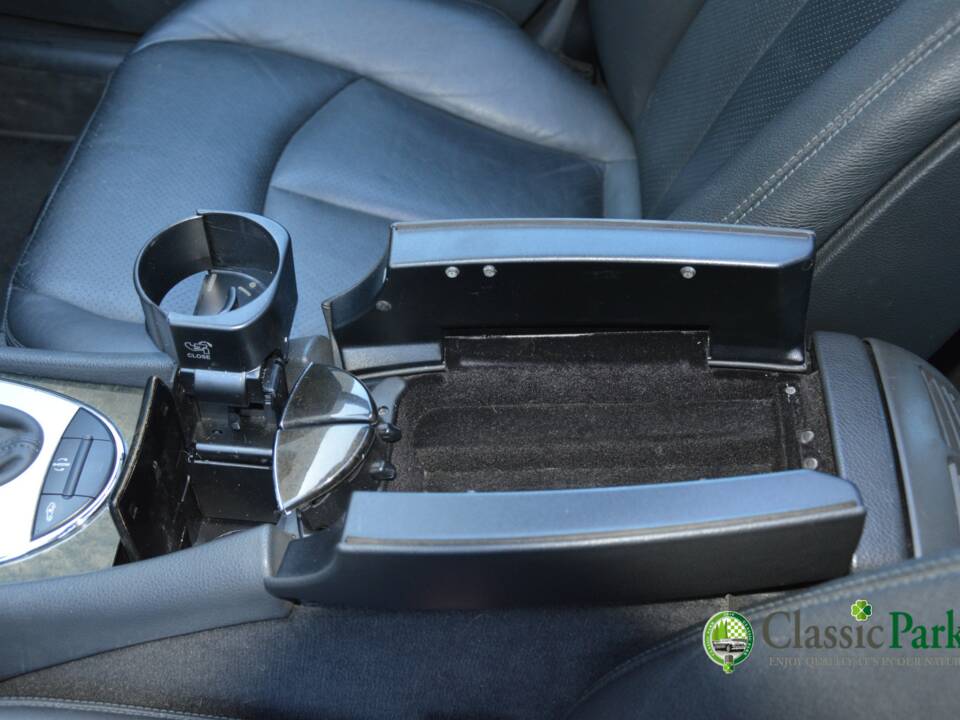 Image 41/50 of Mercedes-Benz E 500 T (2004)