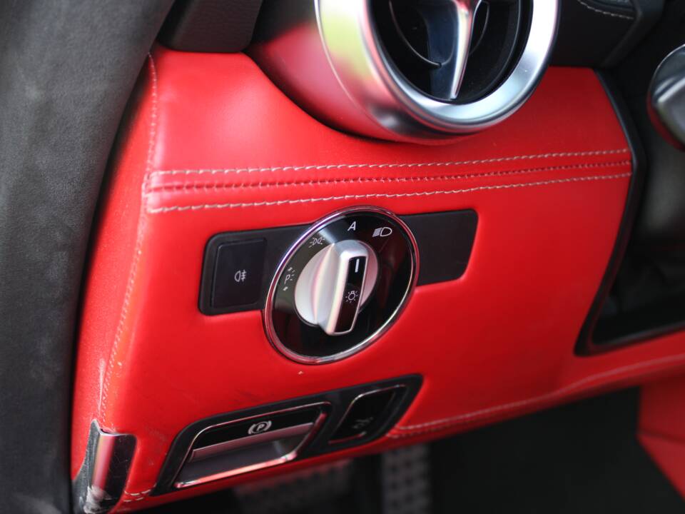 Image 41/57 of Mercedes-Benz SLS AMG (2010)