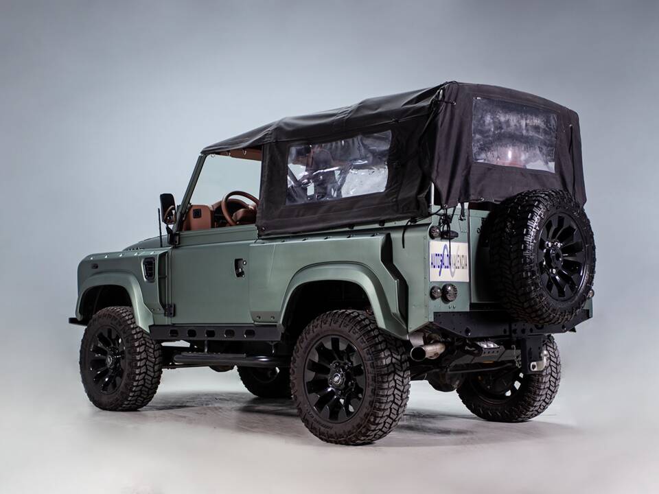 Image 14/44 of Land Rover Defender 90 (2011)