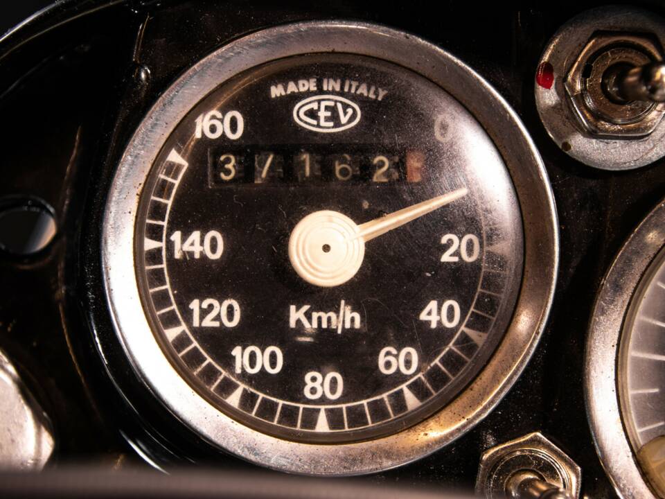 Image 18/34 of MV Agusta 250 Bicilindrica (1970)