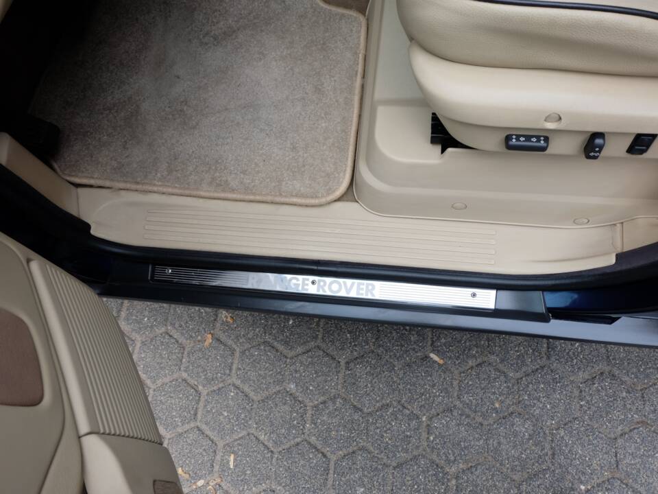 Afbeelding 34/95 van Land Rover Range Rover 4.6 Vogue (2002)