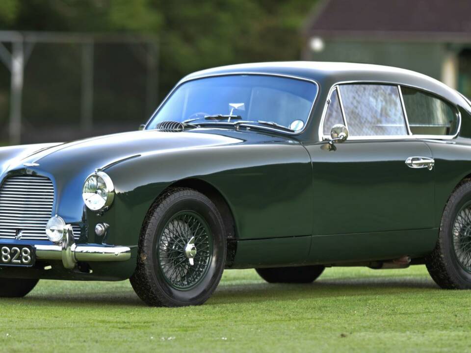 Image 3/50 de Aston Martin DB 2&#x2F;4 Mk II (1955)