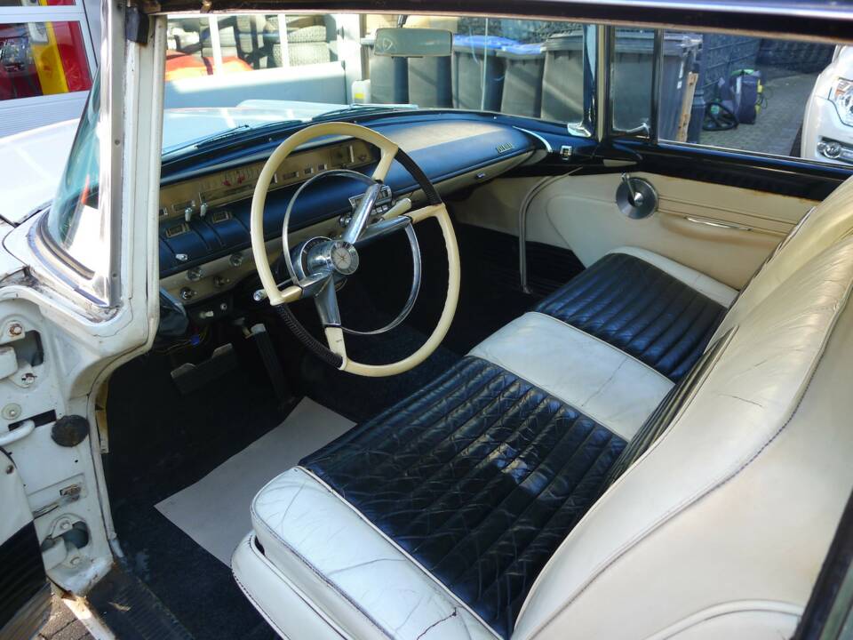 Image 8/15 of Lincoln Premiere Hardtop Coupé (1956)