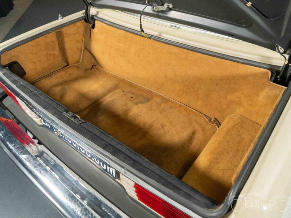 Immagine 27/29 di Mercedes-Benz 380 SL (1983)