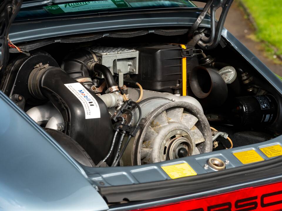 Image 20/47 of Porsche 911 Carrera 3.2 (1984)